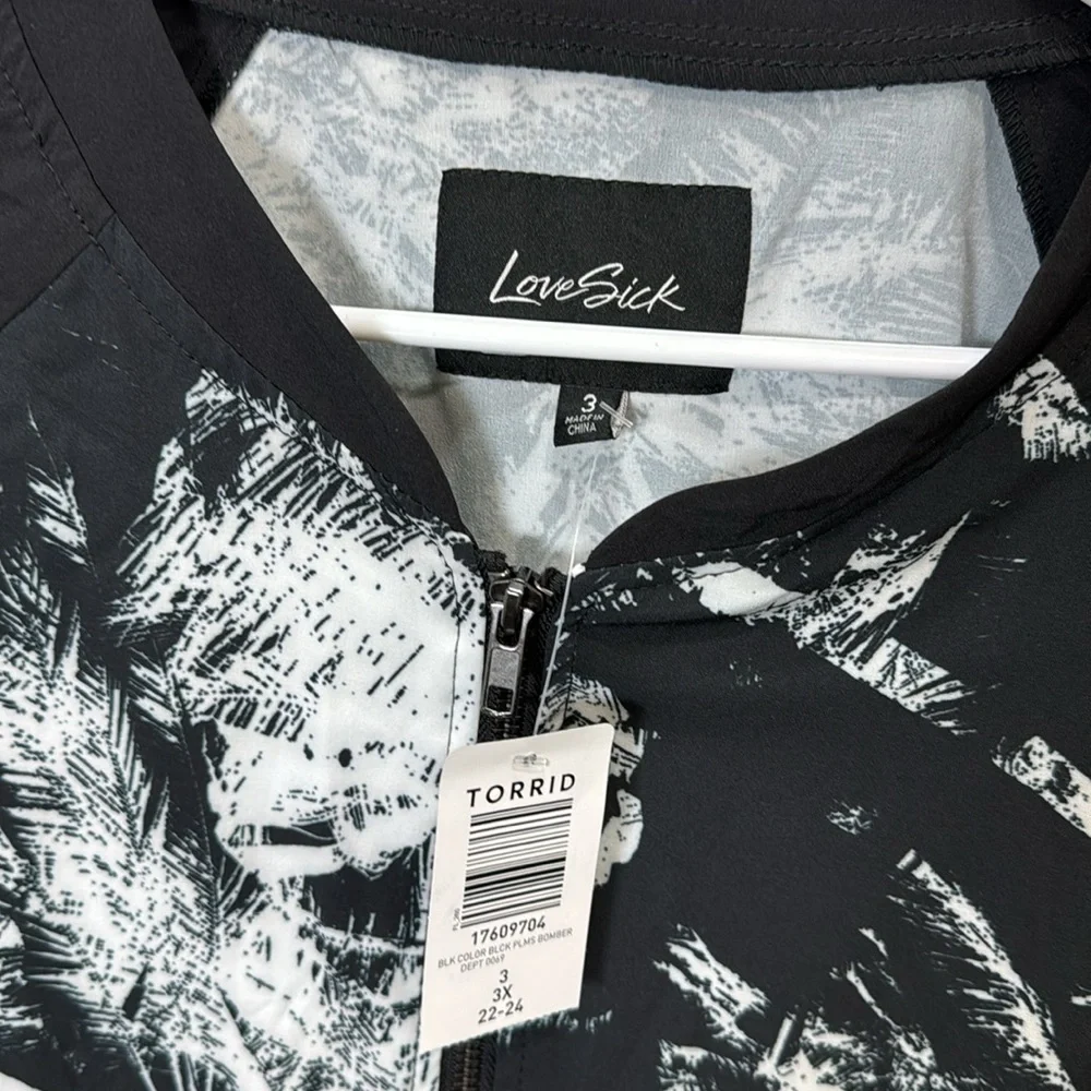 Torrid Black‎ and White Abstract Zip-Up bomber Jacket